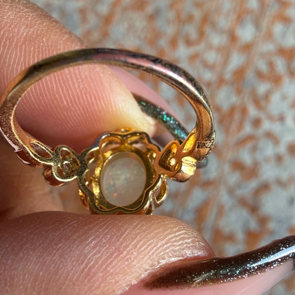 Ethiopian white fire opal engagement ring - Picture 5 of 5